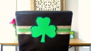 clover-chair-sash-complete