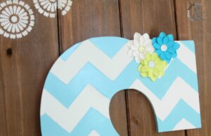 how to paint a chevron - spring door hanger