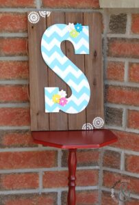 how to paint a chevron - spring door hanger