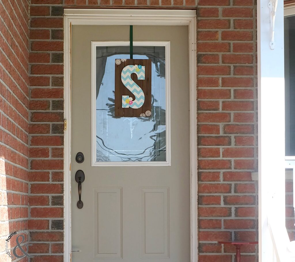 how to paint a chevron - spring door hanger