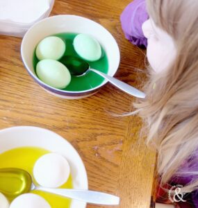 food-colouring-painted-easter-eggs-2