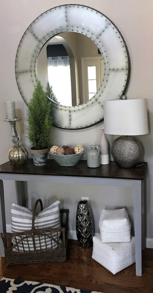 DIY Elegant Entryway Table - Simply Pretty Life.