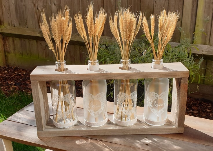 DIY Wooden Vase Holder by Wooden Pallet Projects